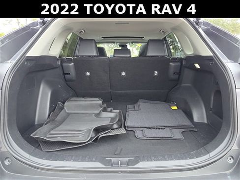 Used 2022 Toyota RAV4 XLE Premium image 15