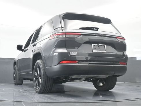 Used 2023 Jeep Grand Cherokee Altitude image 63