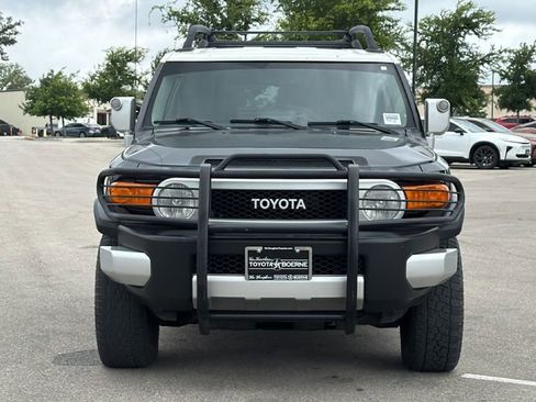 Used 2014 Toyota FJ Cruiser 4WD w/ Convenience Package image 2