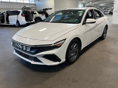 Used 2024 Hyundai Elantra SEL FWD image 7