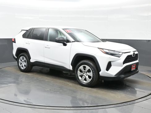 Used 2024 Toyota RAV4 LE image 8