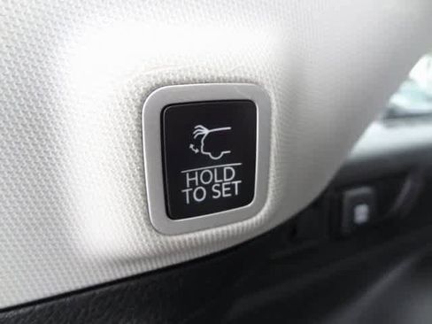 Used 2023 Jeep Grand Cherokee Limited image 10