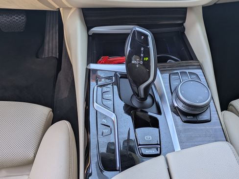 Used 2021 BMW 530i w/ Convenience Package RWD image 19
