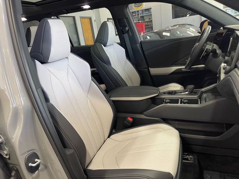 Used 2025 Lexus TX 350 AWD image 43