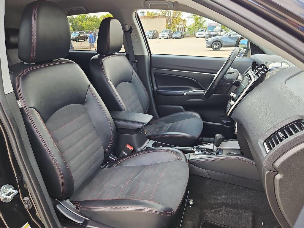 Used 2025 Mitsubishi Outlander Sport SE AWD/4WD image 31