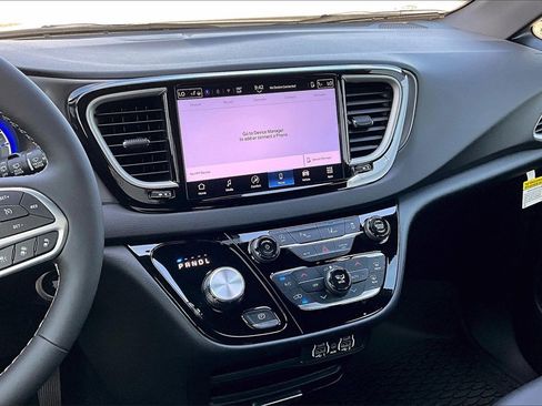 New 2025 Chrysler Voyager LX image 6