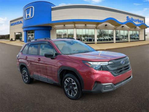 Used 2025 Subaru Forester image 2