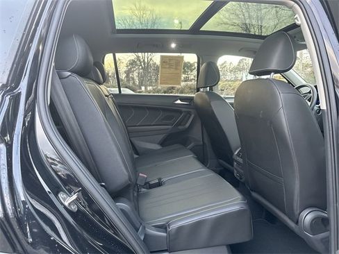 Used 2023 Volkswagen Tiguan SE image 22