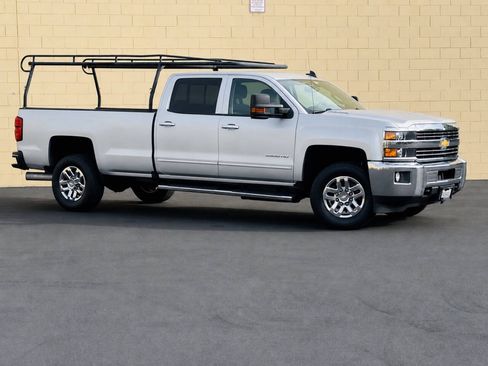 Used 2016 Chevrolet Silverado 3500 LT w/ LT Convenience Package RWD image 2