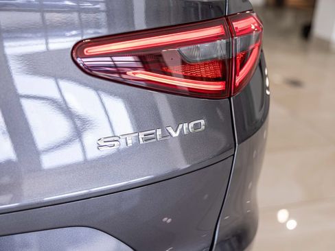 Used 2022 Alfa Romeo Stelvio Veloce AWD/4WD image 15