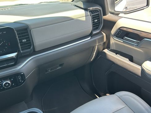 Certified 2025 GMC Sierra 1500 SLT AWD/4WD image 17