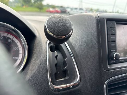 Used 2019 Dodge Grand Caravan SE w/ UConnect Hands-Free Group FWD image 25