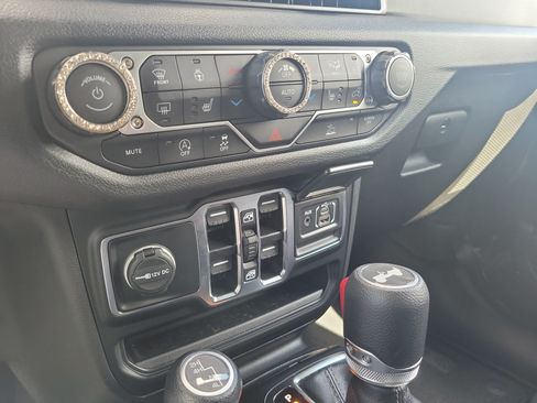 Used 2024 Jeep Wrangler Unlimited Sport AWD/4WD image 24