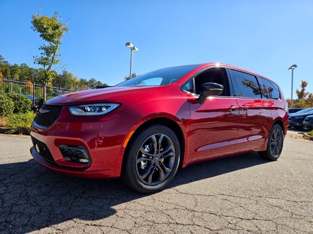 New 2026 Chrysler Pacifica Select FWD image 3