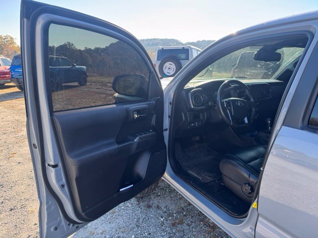 Used 2018 Toyota Tacoma TRD Sport AWD/4WD image 10