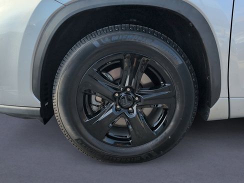 Used 2022 Toyota Highlander LE image 30