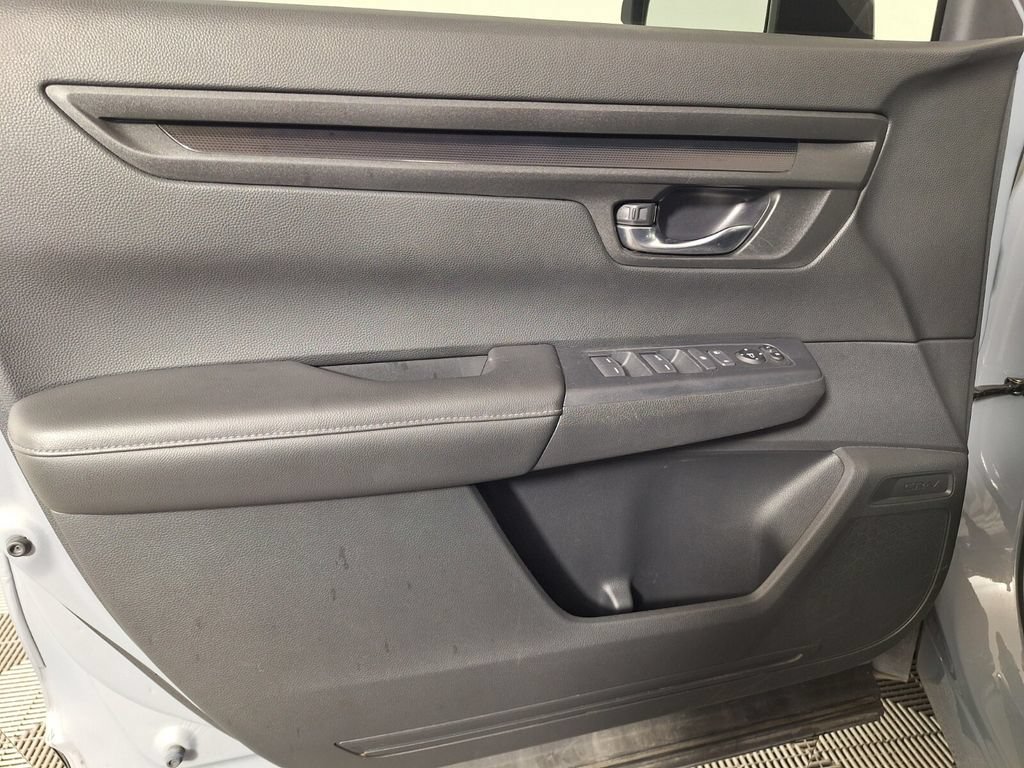 Used 2025 Honda CR-V LX image 28
