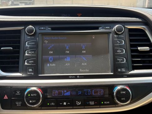 Used 2015 Toyota Highlander Limited w/ Driver Technology Package image 21