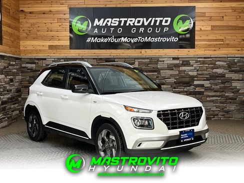 Used 2024 Hyundai Venue Limited FWD image 1