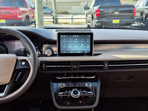 Certified 2022 Lincoln Corsair FWD w/ Rear Removable Package Tray image 8