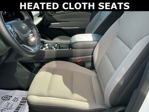 Used 2025 Chevrolet Traverse LT image 11