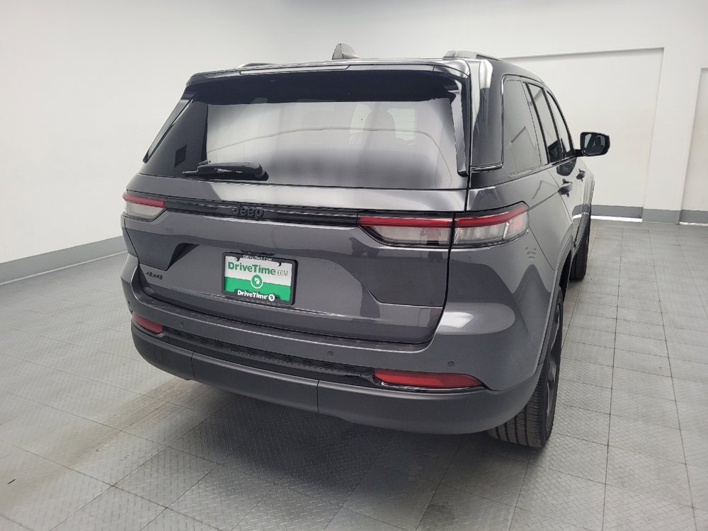 Used 2023 Jeep Grand Cherokee Altitude AWD/4WD image 7
