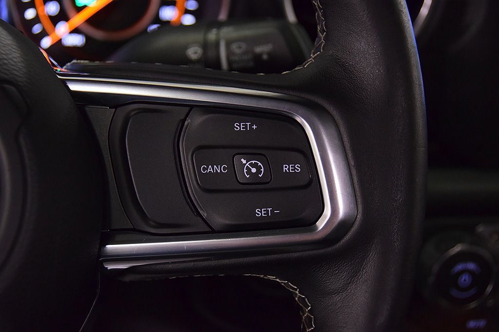 Used 2020 Jeep Gladiator Overland w/ Cold Weather Group AWD/4WD image 21