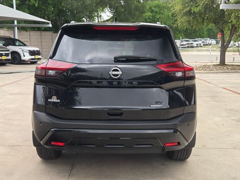 Used 2023 Nissan Rogue SV w/ SV Premium B Package FWD image 4