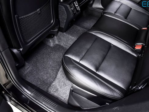 Used 2025 Volvo XC40 B5 Plus image 20