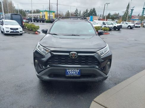 Used 2021 Toyota RAV4 XLE Premium image 2