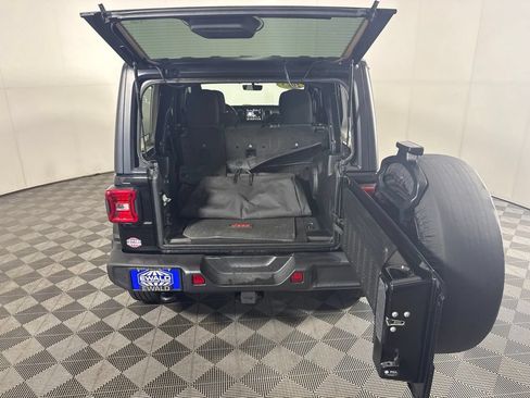 Used 2023 Jeep Wrangler Unlimited Sahara w/ LED Lighting Group AWD/4WD image 9