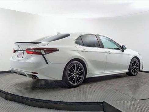 Used 2022 Toyota Camry SE w/ Audio Upgrade Package FWD image 8