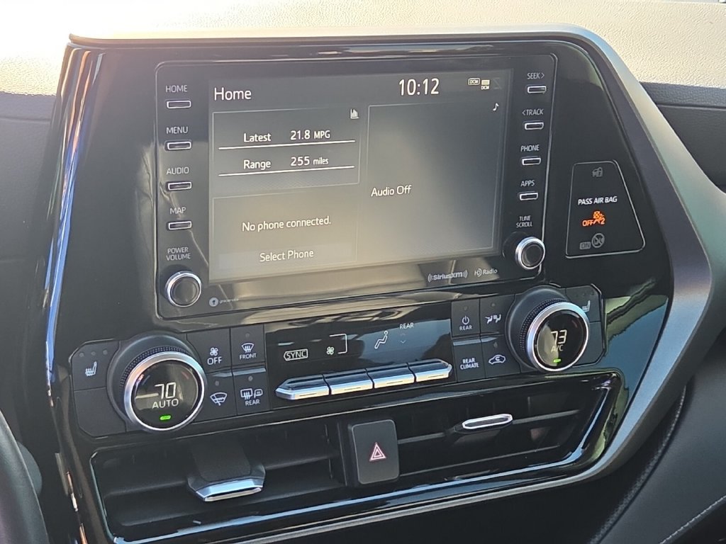 Used 2021 Toyota Highlander XLE AWD/4WD image 23