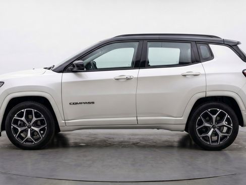 Used 2025 Jeep Compass Limited AWD/4WD image 5