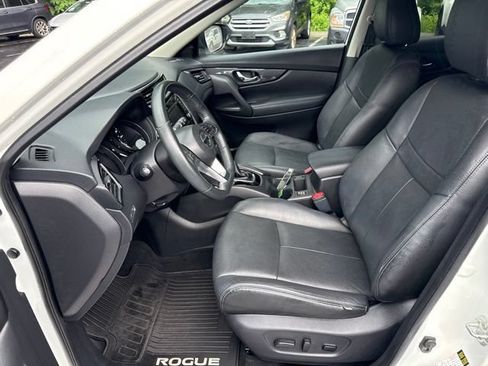 Used 2018 Nissan Rogue SV w/ Premium Package AWD/4WD image 12