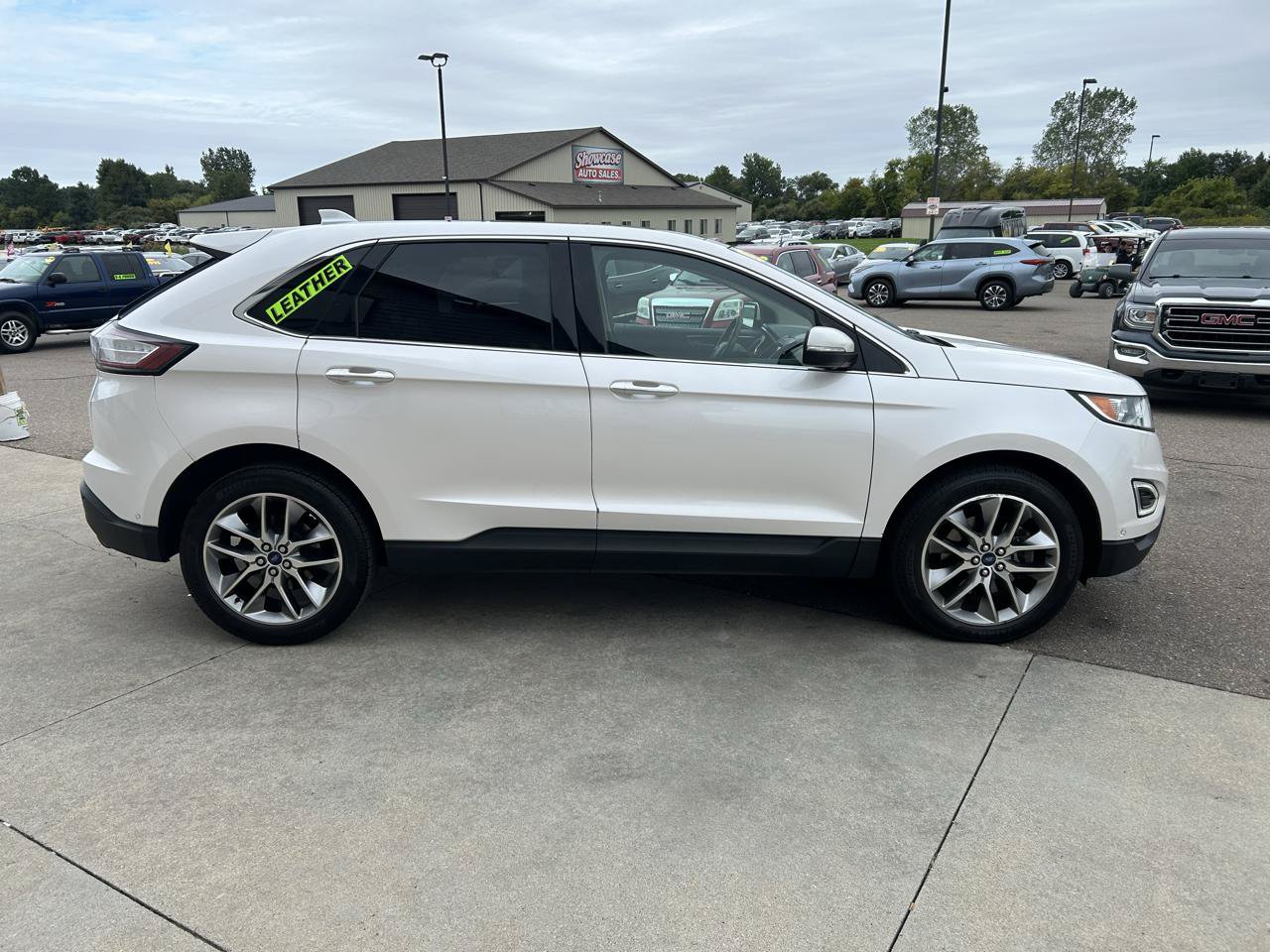 Used 2018 Ford Edge Titanium w/ Equipment Group 302A AWD/4WD image 4