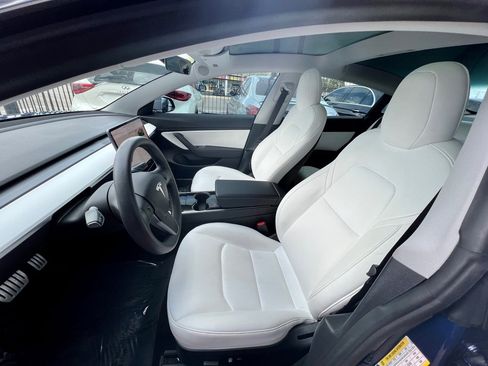 Used 2020 Tesla Model 3 Performance image 39