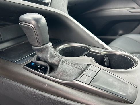 Used 2022 Toyota Camry SE image 16