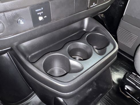 Used 2017 Chevrolet Express 2500 RWD image 17