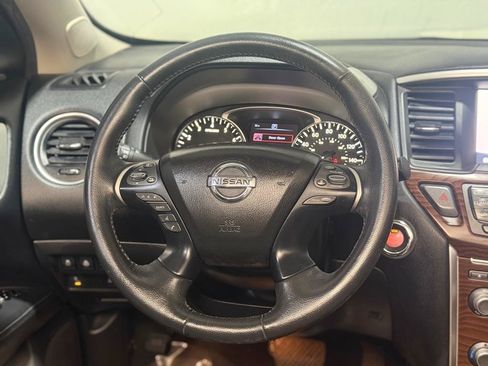 Used 2017 Nissan Pathfinder Platinum w/ Family Entertainment Package FWD image 15