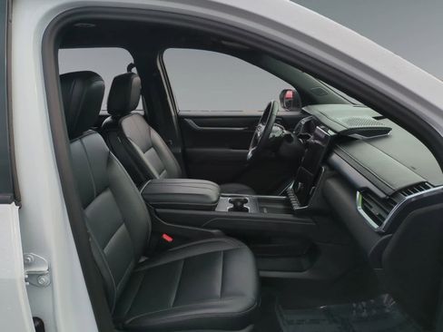 Used 2024 GMC Acadia Elevation image 15