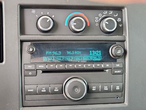 Used 2018 Chevrolet Express 2500 w/ Driver Convenience Package RWD image 22