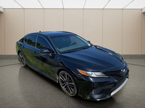 Used 2019 Toyota Camry XSE FWD image 8