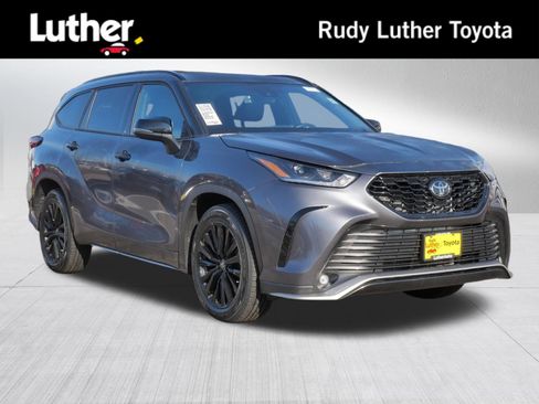 Certified 2025 Toyota Highlander XSE image 1