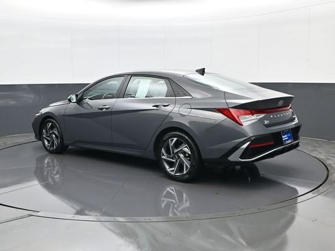 Certified 2025 Hyundai Elantra Limited w/ Cargo Package FWD image 7