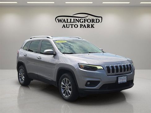 Used 2020 Jeep Cherokee Latitude Plus image 3