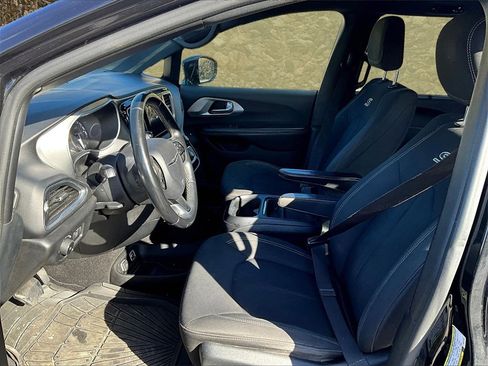 Used 2018 Chrysler Pacifica Touring Plus w/ S Appearance Package image 23