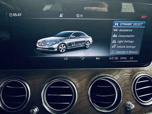 Used 2017 Mercedes-Benz E 300 4MATIC image 33