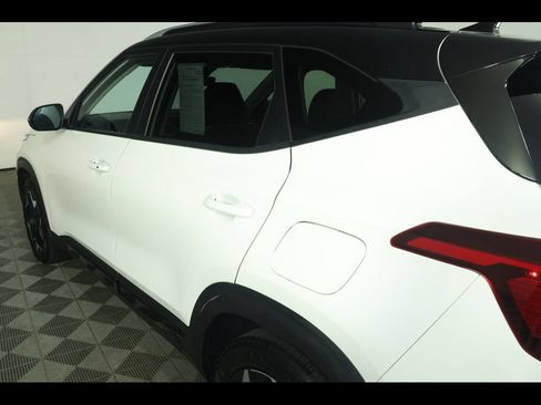 Used 2025 Kia Seltos S FWD image 16