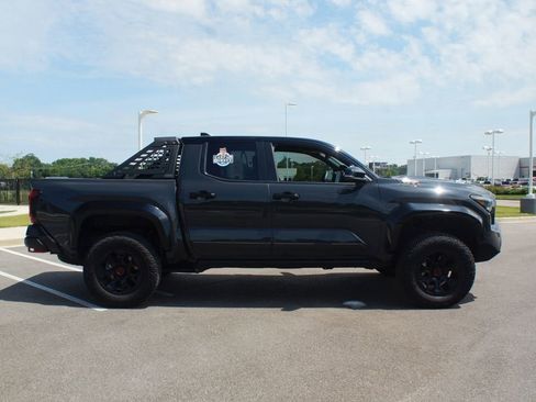 Used 2025 Toyota Tacoma TRD Pro AWD/4WD image 21